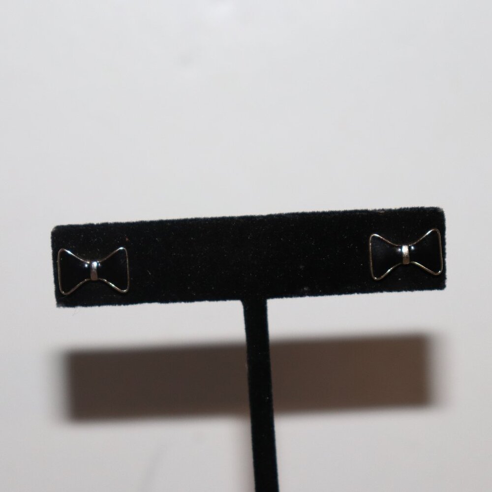 Cute silver and black bow post earrings .5"